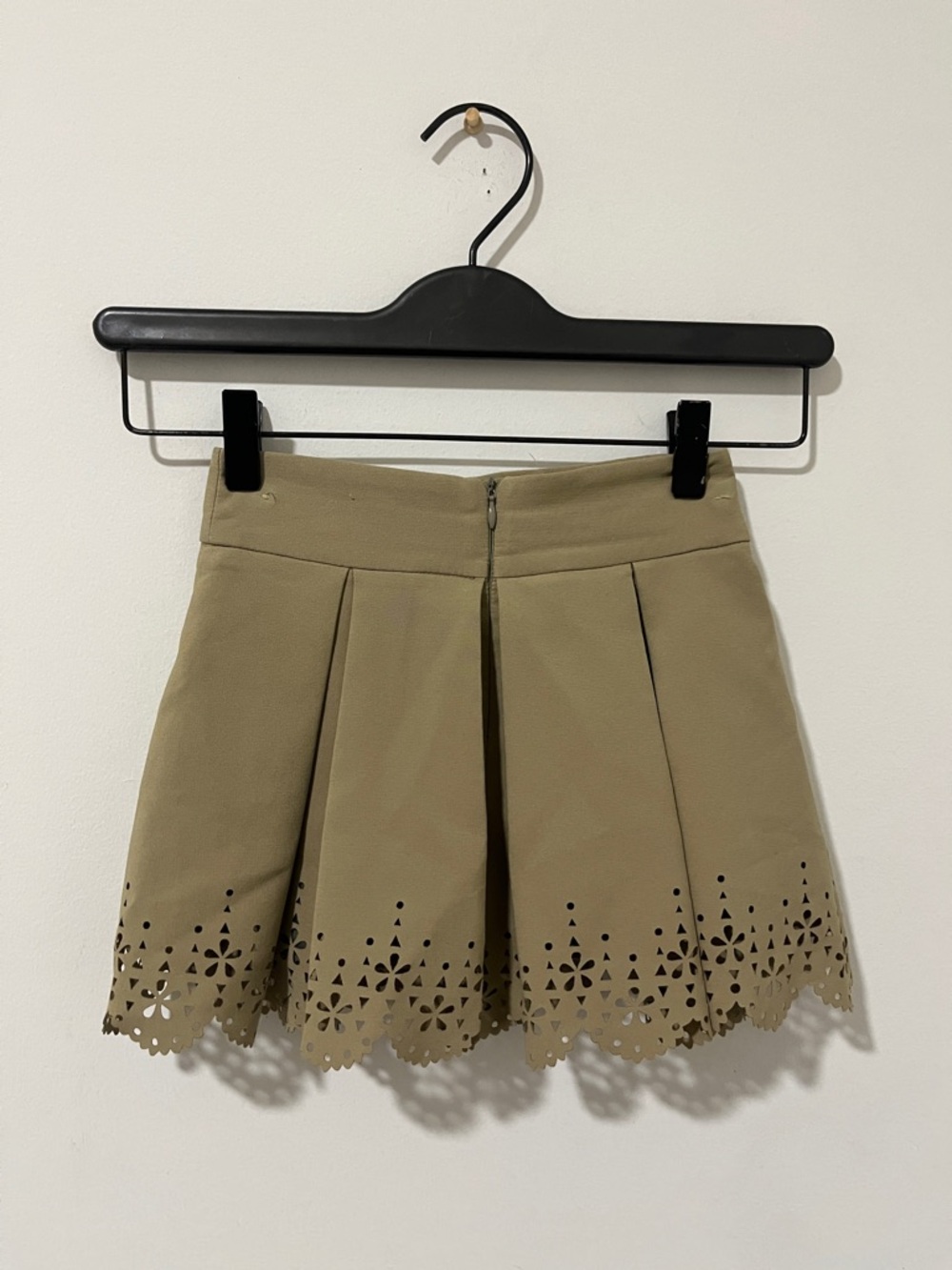 Women’s pleated skirt